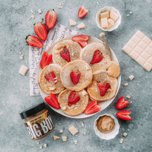 Unwiderstehliche Bueno-Pfannkuchen mit Erdbeeren